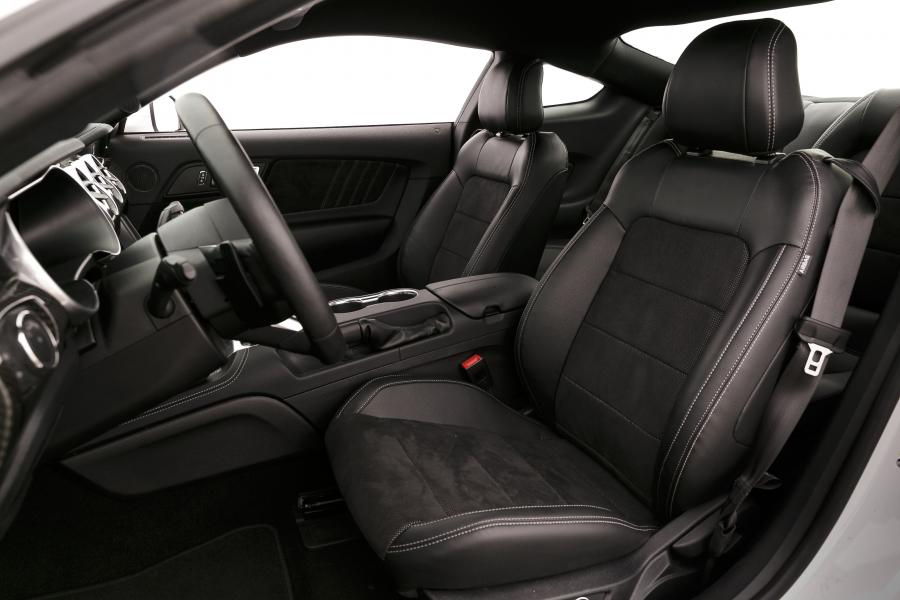 Интерьер Ford Mustang GT Black Shadow 2019 года  (LA) (фото 7 из 40)